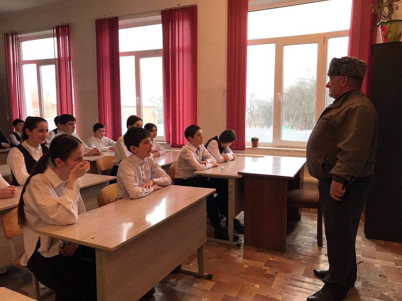 В рамках Всероссийского проекта «Классные встречи» в ООШ «Галашки» состоялась встреча с ветераном МВД Оздоевым Мусой Хамидовичем. .